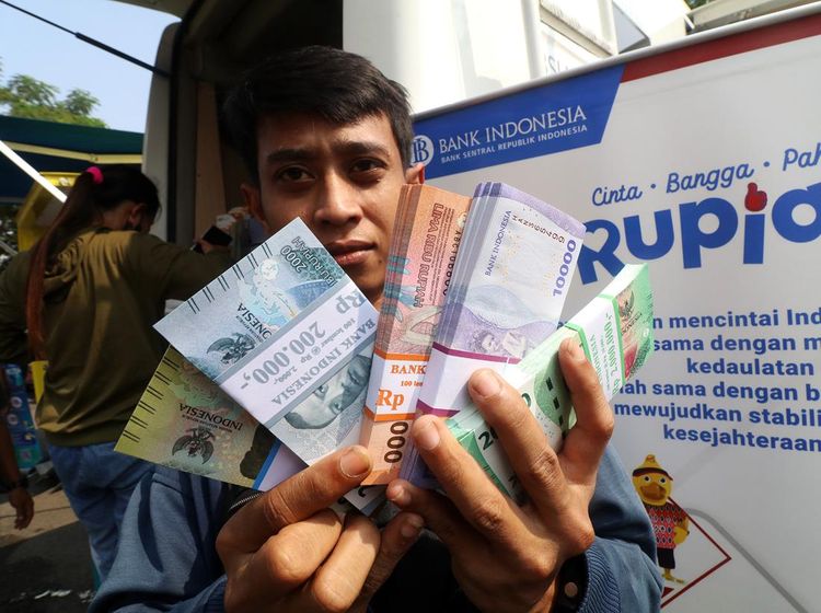 Warga Mulai Ramai-ramai Tukar Uang Baru untuk Lebaran