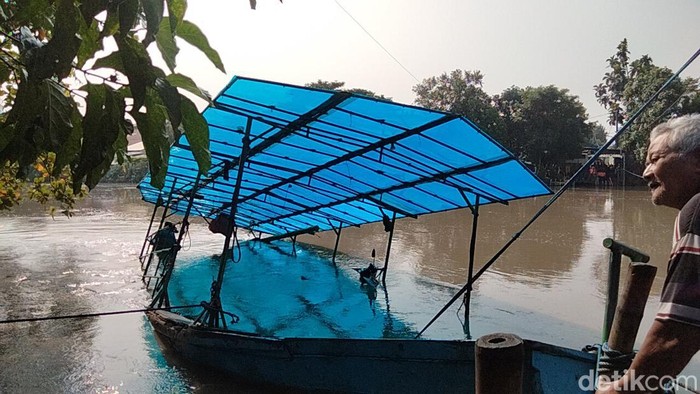 perahu penyeberangan di kemlaten tenggelam