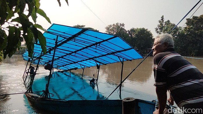 perahu penyeberangan di kemlaten tenggelam