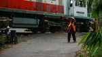 Aduh! Masih Ada Perlintasan KA Tanpa Palang Pintu