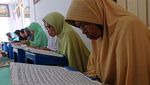 Melihat Semangat Santri Sepuh Ngaji di Masjid Agung Payaman