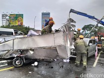 Korban Tertimpa Reklame di Bandung Kini Kritis