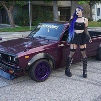 Wanita 25 tahun tersebut mulai tertarik dengan kuku sejak bekerja sebagai model. Tak jarang Peyton memilih warna dan tema yang terinspirasi dengan mobil. Selain kuku, ia juga mempercantik penampilan dengan bulu mata palsu. Meski dianggap terlalu cantik, Peyton tidak terlihat memiliki masalah sama sekali ketika bekerja. Ia berharap kehadirannya bisa menginspirasi wanita.Foto: Instagram/TikTok Peyton Cicconi