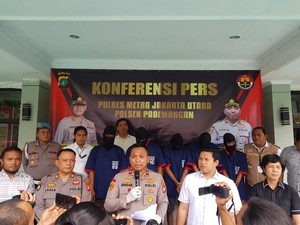 Polisi Bongkar Pabrik Miras Rumahan Ilegal di Pademangan Jakut