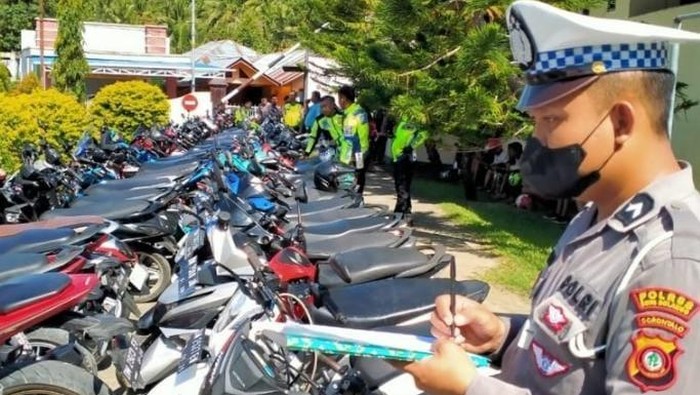 Polisi mengamankan 98 motor saat razia balap liar di Bone Bolango, Gorontalo.