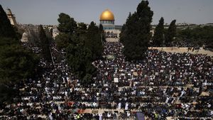 Puluhan Ribu Jemaah Salat Jumat di Masjid Al-Aqsa Saat Awal Ramadan