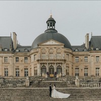 Resepsi pernikahan Kevin Sanjaya dan Valencia Tanoesedibjo digelar di Chateau de Vaux-le-Vicomte, sebuah kastil mewah wilayah Maincy, Prancis. Kastil ini sudah berusia 367 tahun. Foto: Instagram/@morden.co, @audreyparisphoto