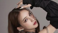Meskipun mendapat pertentangan, perempuan transgender ini nekat melakukan operasi. Diketahui ia menjadi transgender karena alasan ekonomi. (Foto: Instagram @yoshirinrada)