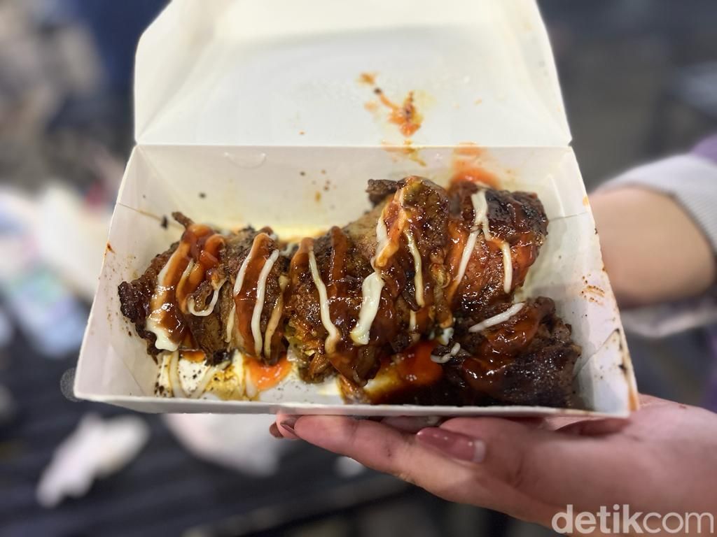 Sate Cumi dan Kimchi Berbalut Daging Viral Ada di G Town Square