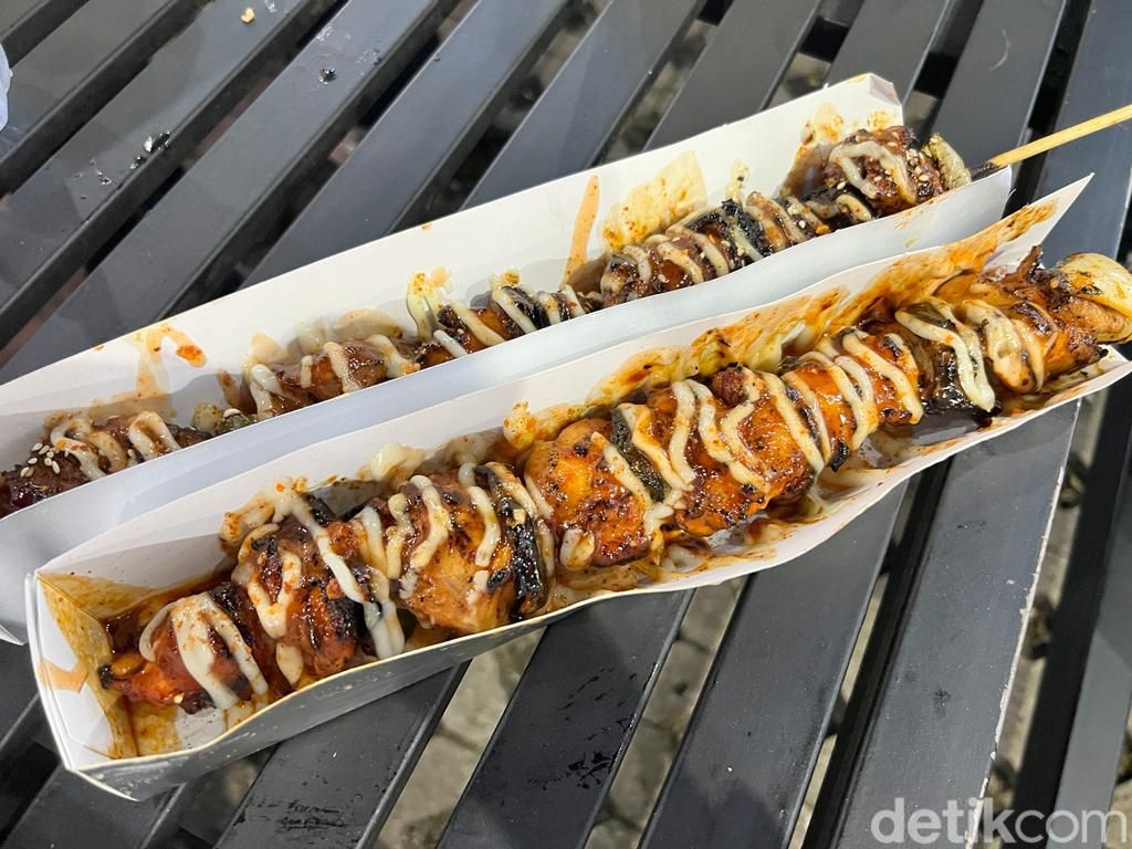 Sate Cumi dan Kimchi Berbalut Daging Viral Ada di G Town Square
