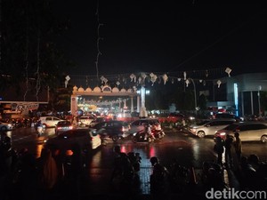Suasana Earth Hour di Solo Malam Ini