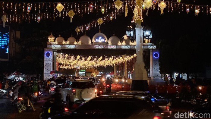 Suasana Earth Hour di Solo, Sabtu (25/3/2023).