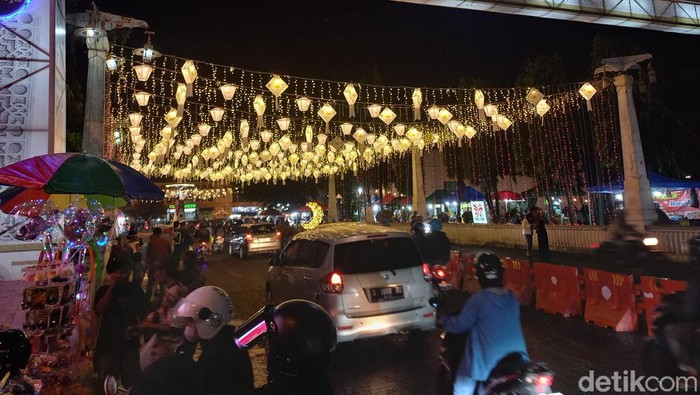 Suasana Earth Hour di Solo, Sabtu (25/3/2023).