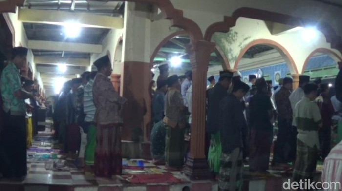 Tarawih kilat di Blitar
