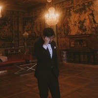 A night to remember indeed. Lamour est dans l’air,” tulis Vidi di keterangan fotonya. Foto: dok. Instagram