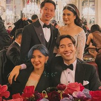 Vidi dan Sheila pun hadir di acara resepsi Kevin Sanjaya dan Valencia Tanoesoedibjo yang ddigelar di Château de Vaux-le-Vicomte. Foto: dok. Instagram