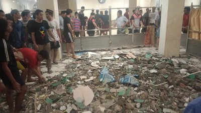 Potret Kubah Masjid Makassar Roboh hingga 12 Jemaah Tarawih Terluka