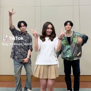 Viral Video Ayu Ting Ting Joget Bareng Boyband TREASURE, Sempat Dikira Editan