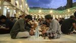 Begini Suasana Buka Puasa Bersama di Masjid Al-Azhar Mesir