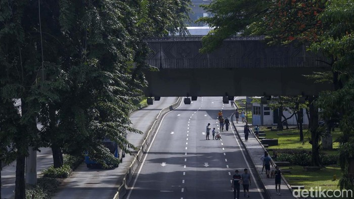 Begini Suasana CFD Pekan Pertama Ramadan di Jakarta Pemprov DKI Jakarta tetap menyelenggarakan hari bebas kendaraan bermotor (HBKB) atau car free day (CFD) selama bulan Ramadan. Begini suasana CFD pekan pertama Ramadan.
