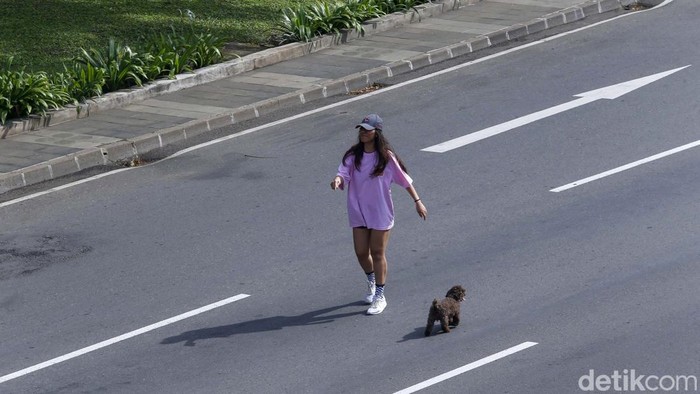 Pemprov DKI Jakarta tetap menyelenggarakan hari bebas kendaraan bermotor (HBKB) atau car free day (CFD) selama bulan Ramadan. Begini suasana CFD pekan pertama Ramadan.