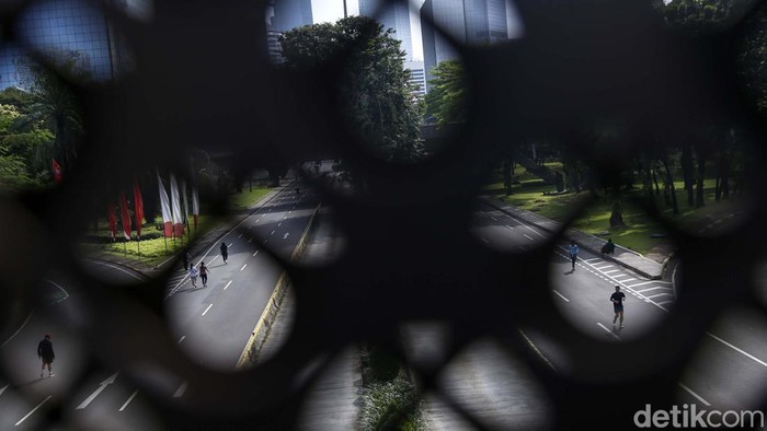 Pemprov DKI Jakarta tetap menyelenggarakan hari bebas kendaraan bermotor (HBKB) atau car free day (CFD) selama bulan Ramadan. Begini suasana CFD pekan pertama Ramadan.