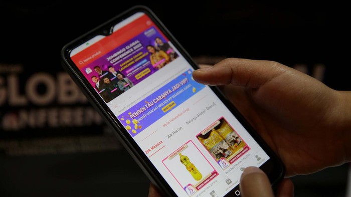 Bisnis e-commerce di Indonesia terus tumbuh. E-commerce merupakan motor penggerak dari ekonomi berbasis digital.