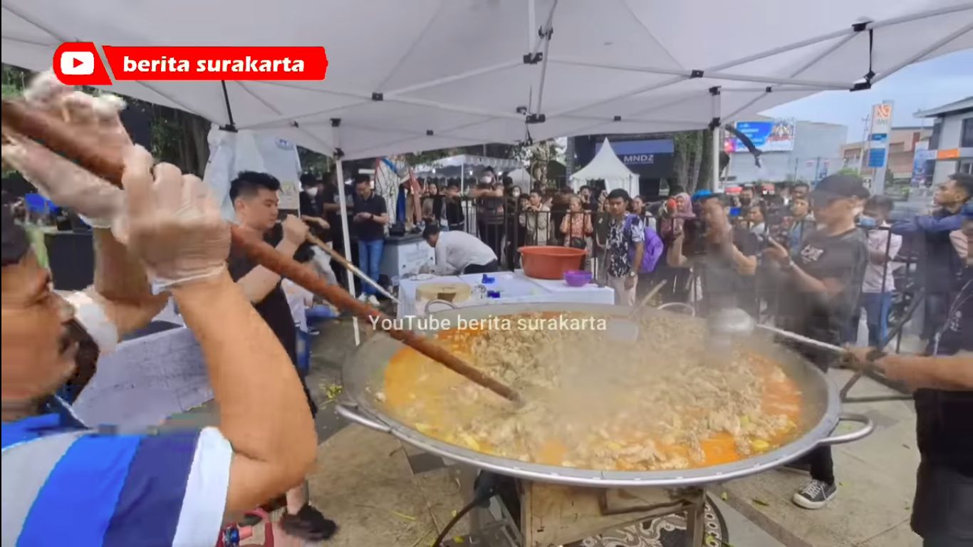 Chef Arnold masak porsi besar