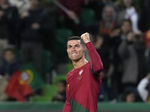 Top! Cristiano Ronaldo Cetak 100 Gol Lebih di 3 Dekade Berbeda