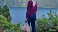 Danau Toba dari perjalanan yang dilalui di sepanjang Balige.
