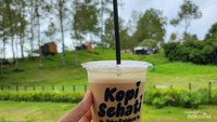 Menikmati kopi di Kaldera Toba