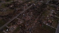Dilansir kantor berita Reuters dan AFP, Minggu (26/3/2023), tornado yang disertai badai petir dan hujan deras itu melintasi Mississippi sejak Jumat malam melintas sejauh lebih dari 60 kilometer.