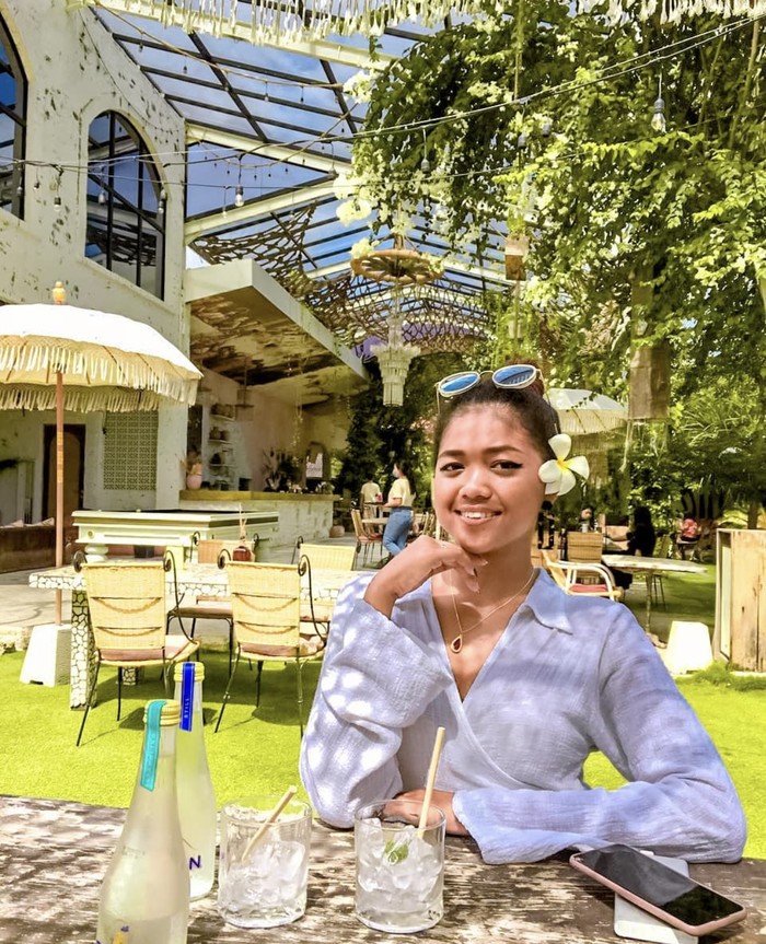 Gaya Grece Okta, Aspri Hotman Paris Ke-109 Saat Makan di Bali hingga Jakarta