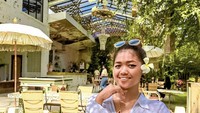 Nama aspri barunya Grece Okta yang tinggal di Bali. Wanita itu sering membagikan momen kulineran di Bali seperti saat makan siang di restoran populer ini. Foto: Instagram @grece_okta