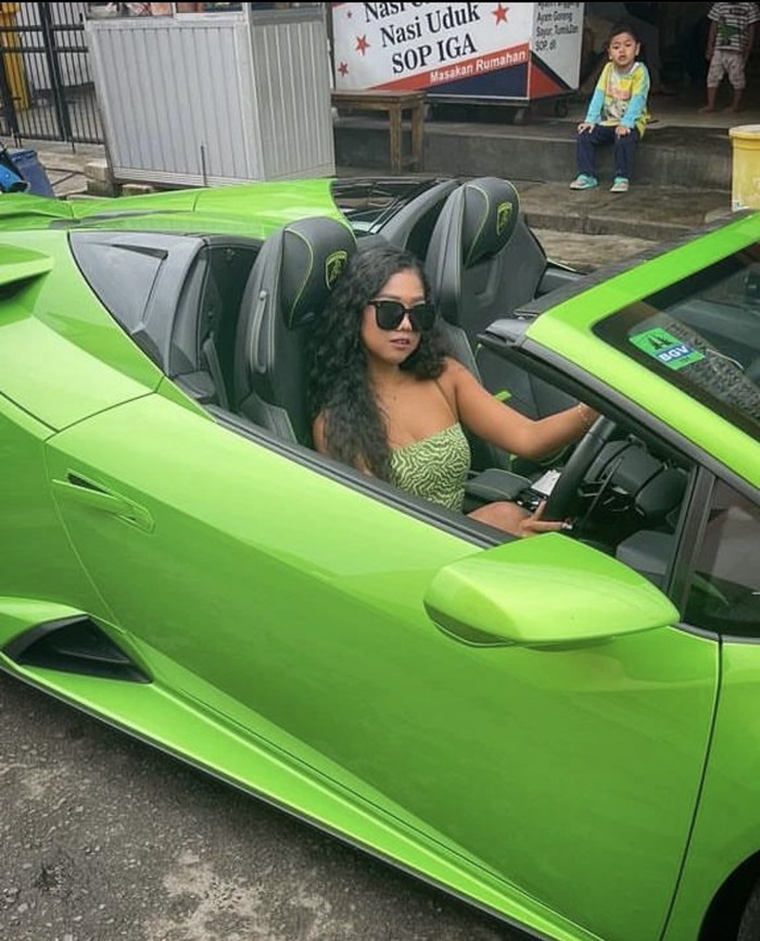 Gaya Grece Okta, Aspri Hotman Paris Ke-109 Saat Makan di Bali hingga Jakarta Gaya Grece Okta, Aspri Hotman Paris Ke-109 Saat Makan di Bali hingga Jakarta