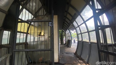 Halte Kapsul di Bandung Terbengkalai dan Bau Pesing