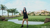 Hani Putri belajar bikin dimsum dari sepupunya yang head chef di salah satu tempat makan dimsum ternama. (Foto: Rifkianto Nugroho)