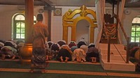 Menurut data pada Balai Pelestarian Cagar Budaya Provinsi Banten masjid tersebut mulai dibangun tahun 1552 pada masa Sultan Maulana Yusuf dan didirikan bersama tokoh ulama saat itu Syekh Abdul Syukur.