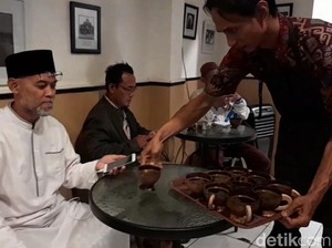 Nostalgia Kopi Batok di Tegal, Lengkap dengan Jajanan Jadul Serba Rebus
