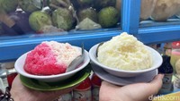 Selain es krim kekinian, di sini kamu juga bisa mencicipi es campur legendaris dari tahun 1958. Dilengkapi dengan kelapa kopyor membuat es di sini semakin enak! Foto: Detikcom / Atiqa Rana