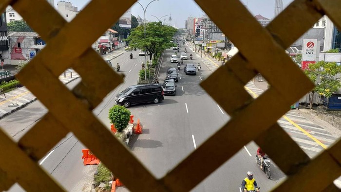 Lalu lintas di Jalan Margonda Raya, Depok, pada Minggu (26/3) pagi terpantau lancar. Di Minggu pertama Ramadan ini, pergerakan kendaraan tidak terlalu banyak.