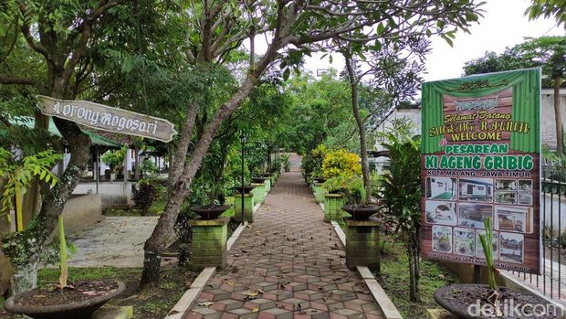 Makam Ki Ageng Gribig Malang