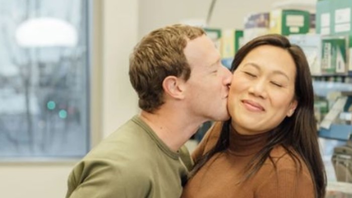 Mark Zuckerberg dikaruniai anak ketiga.