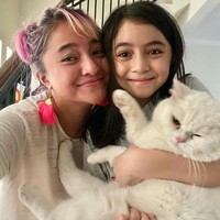 Melalui media sosialnya Marshanda kerap terlihat membagikan momen kebersamaannya dengan Sienna. Berpose bersama keduanya tampak begitu mirip bak pinang dibelah dua. Foto: Instagram