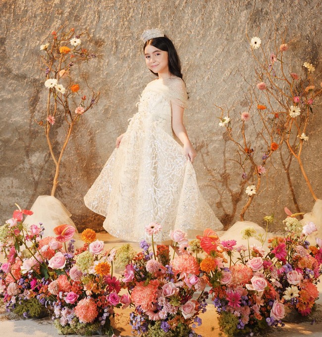 Pemilik nama lengkap Sienna Ameerah Kasyafani lahir pada 22 Januari 2013. Saat ini usianya sudah menginjak 10 tahun. Beranjak remaja, penampilan Sienna pun jadi semakin cantik. Foto: Instagram