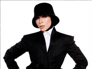 7 Potret Melly Goeslaw yang Hidup dengan 15 Persen Lambung