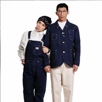 Berpose bersama sang suami, Melly Goeslaw juga jadi terlihat lebih awet muda dengan penampilan terbarunya. Ditambah lagi dengan gayanya yang selalu stylish membuatnya makin menawan. Foto: Instagram/@melly_goeslaw