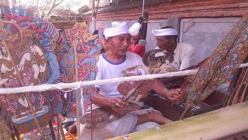 Mengenal fungsi hingga filosofi pertunjukan Wayang Lemah atau Wayang Gedog di Bali.