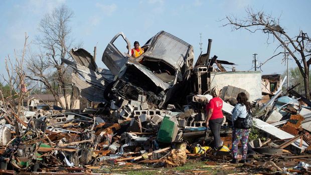 A law enforcement vehicle is seen underneath a fallen tree after thunderstorms spawning high straight-line winds and tornadoes ripped across the state in Rolling Fork, Mississippi, U.S., March 25, 2023. REUTERS/Cheney Orr