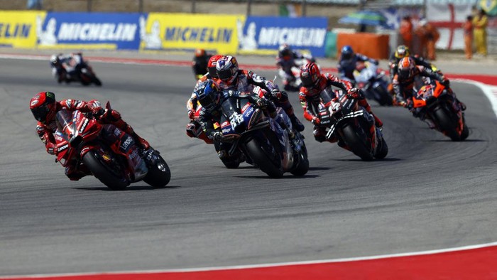 MotoGP - Portuguese Grand Prix - Algarve International Circuit, Portimao, Portugal - March 26, 2023 Ducati Lenovo Teams Francesco Bagnaia and CryptoDATA RNF MotoGP Teams Miguel Oliveira in action during the race REUTERS/Marcelo Del Pozo